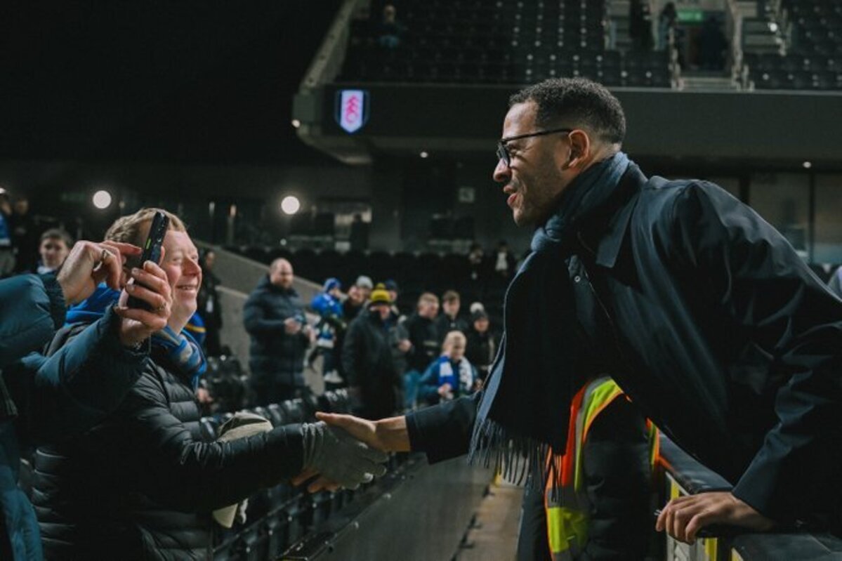 TUNDA DEBUT: Liam Rosenior pelatih kepala Chelsea yang baru
