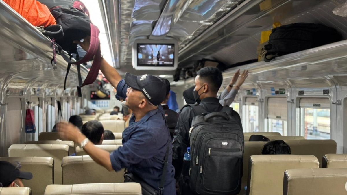 Lonjakan penumpang kereta api saat Nataru 2025/2026 mendorong wisata Semarang.