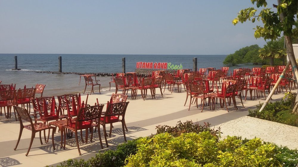 Pantai Utama Raya Banyuglugur, Situbondo, jadi andalan wisata pantai di dekat Tol Prosiwangi rute Paiton-Besuki.