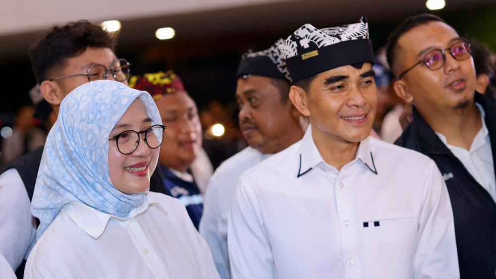 Bupati Ipuk Fiestiandani dan Kapolresta Banyuwangi Kombes Pol Dr. Rofiq Ripto Himawan.