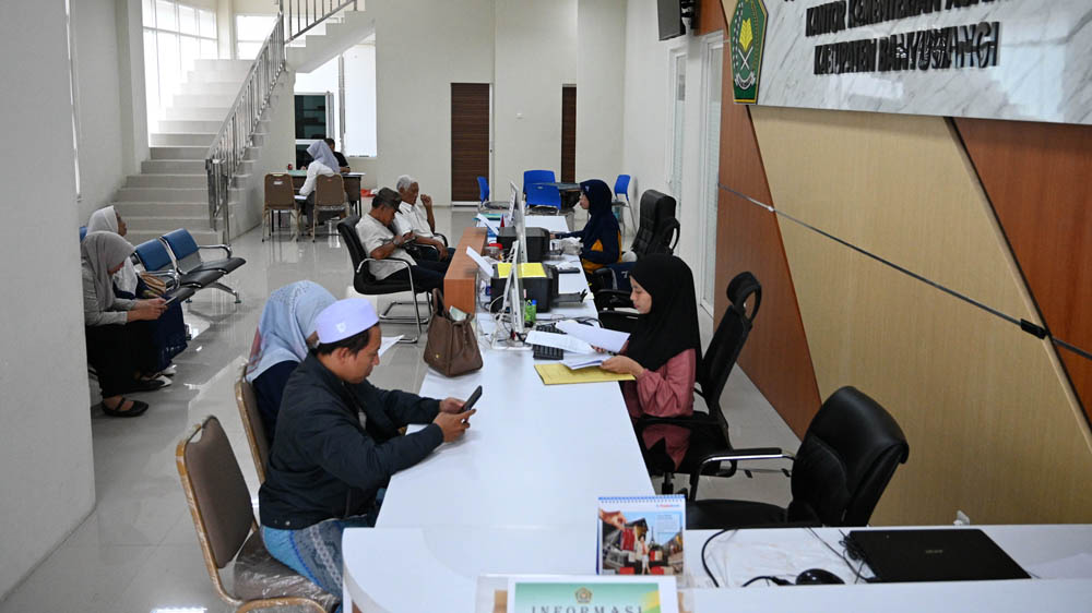 Sejumlah CJH melakukan pelunasan BPIH tahap kedua di kantor Kemenag Banyuwangi beberapa waktu lalu.