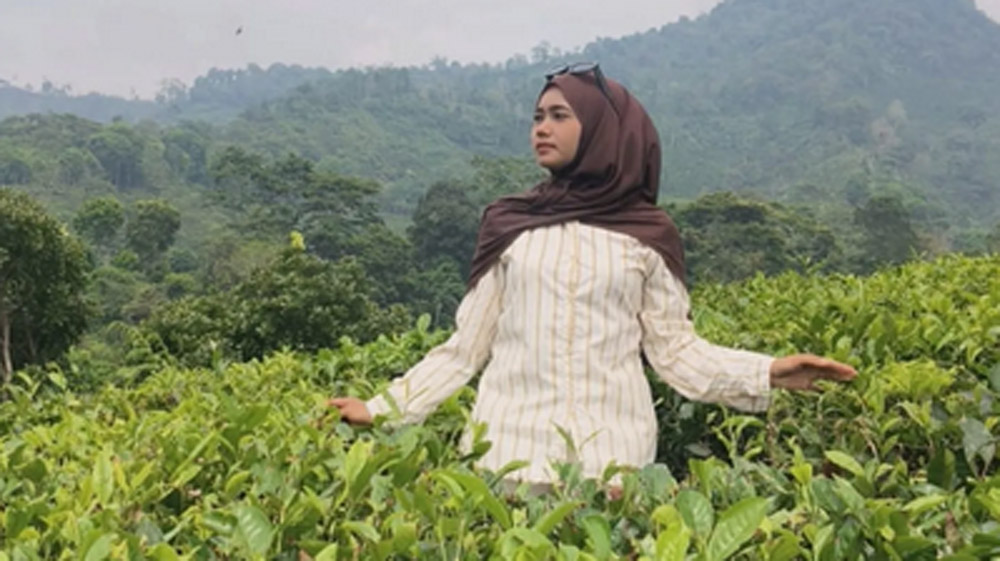 Desa Andungbiru di Probolinggo menawarkan keindahan kebun teh, udara sejuk lereng Argopuro, hingga wisata edukasi dan river tubing yang menantang.