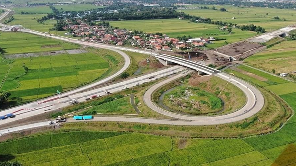 Pemandangan di jalan tol Prosiwangi.