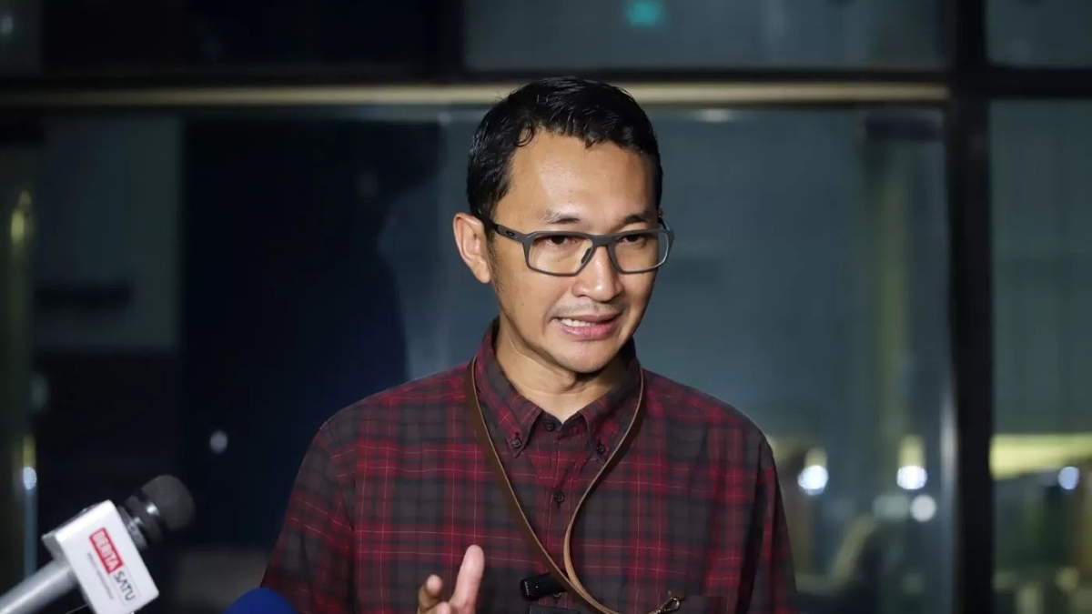 KPK periksa eks pejabat Kemenhub sebagai saksi kasus suap proyek rel kereta api.