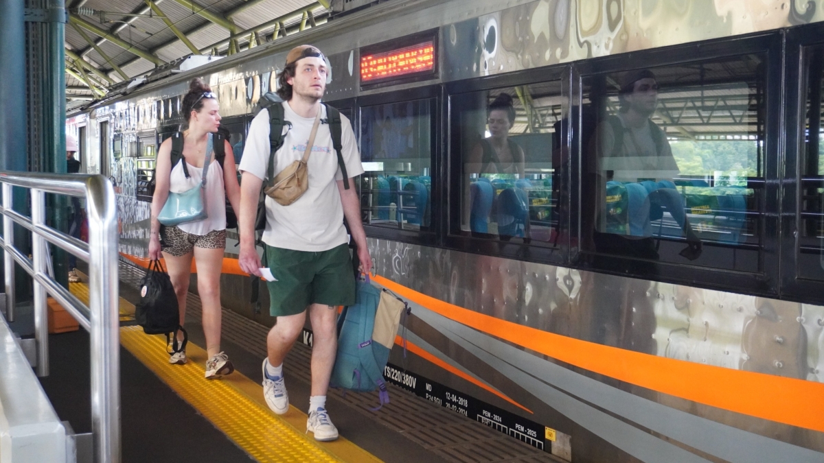 KAI mencatat 694 ribu wisatawan mancanegara gunakan kereta api sepanjang 2025.