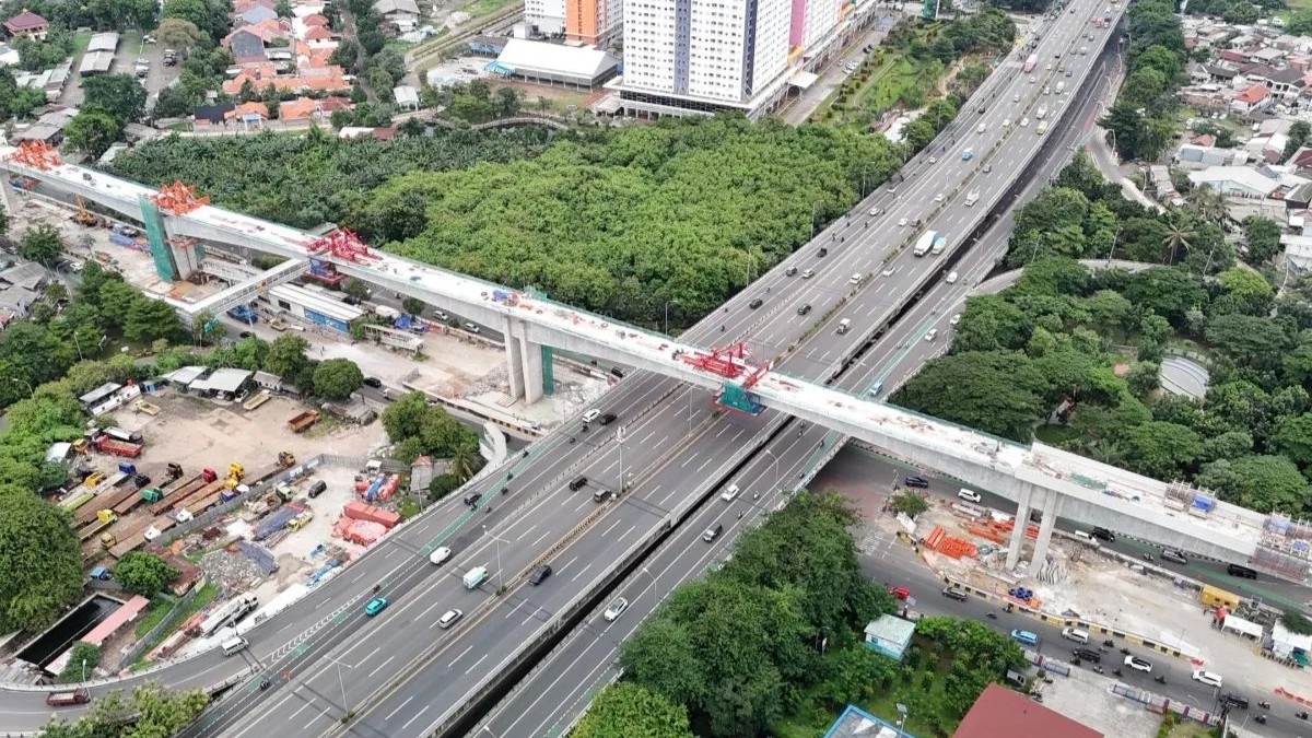 Progres LRT Jakarta Fase 1B capai 89 persen.