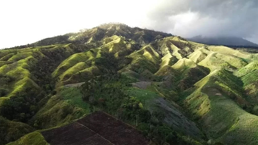 Bukit Jabal Kirmit di Jampit, Kecamatan Ijen, Kabupaten Bondowoso.