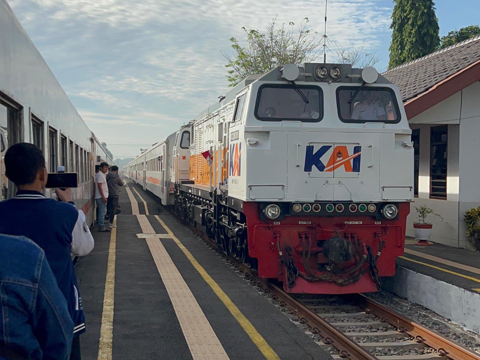 Commuter Line Supas akan diperpanjang ke Probolinggo.