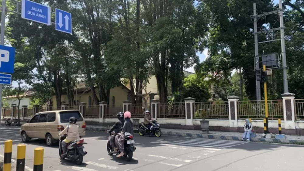Jalan Letnan Sudiono yang berada di simpang empat dekat kantor Pemkab Bondowoso kini sudah berlaku dua arah.