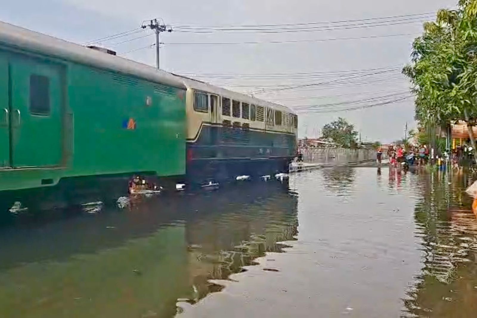 KAI minta maaf atas gangguan kereta api di jalur Pantura.