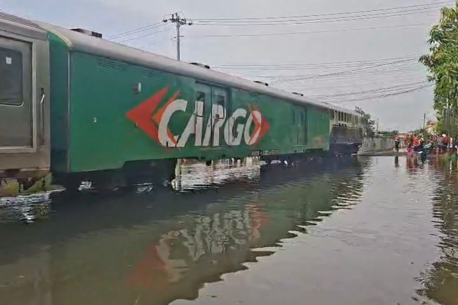 Kereta api barang tak terdampak signifikan akibat banjir di Pekalongan, Jawa Tengah.