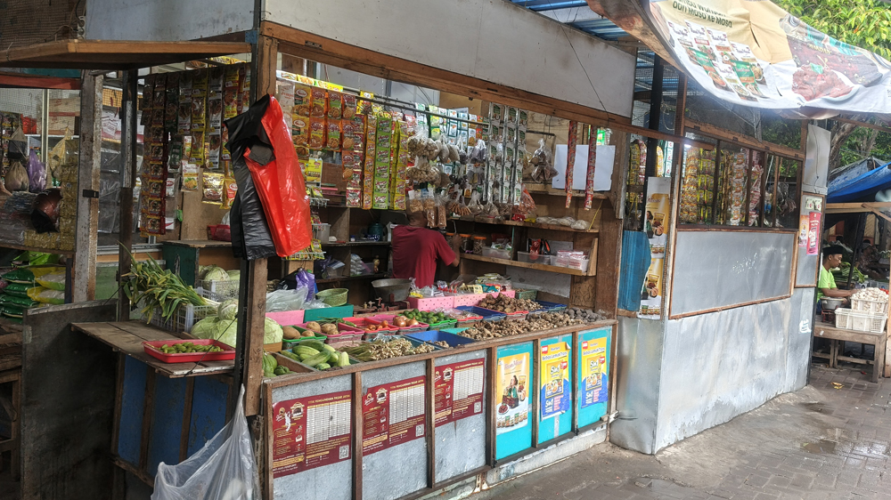 Harga bahan pokok di Pasar Banyuwangi mulai stabil usai Nataru. Cabai rawit dan bawang turun signifikan, pedagang sebut kembali normal.