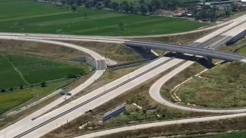 Simpang susun di ruas jalan tol Prosiwangi di Situbondo Barat.