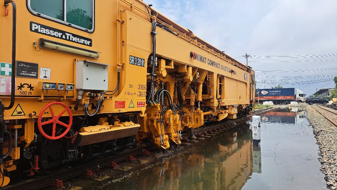 KAI melanjutkan pemulihan operasional kereta api pascabanjir.