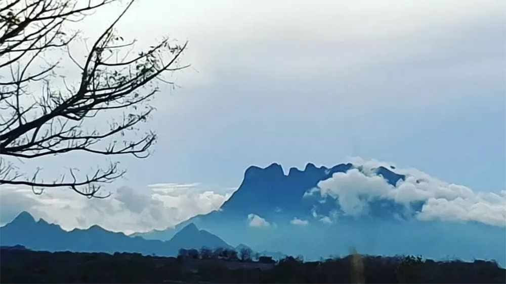Pemandangan Gunung Putri tidur atau Gunung Ringgit.