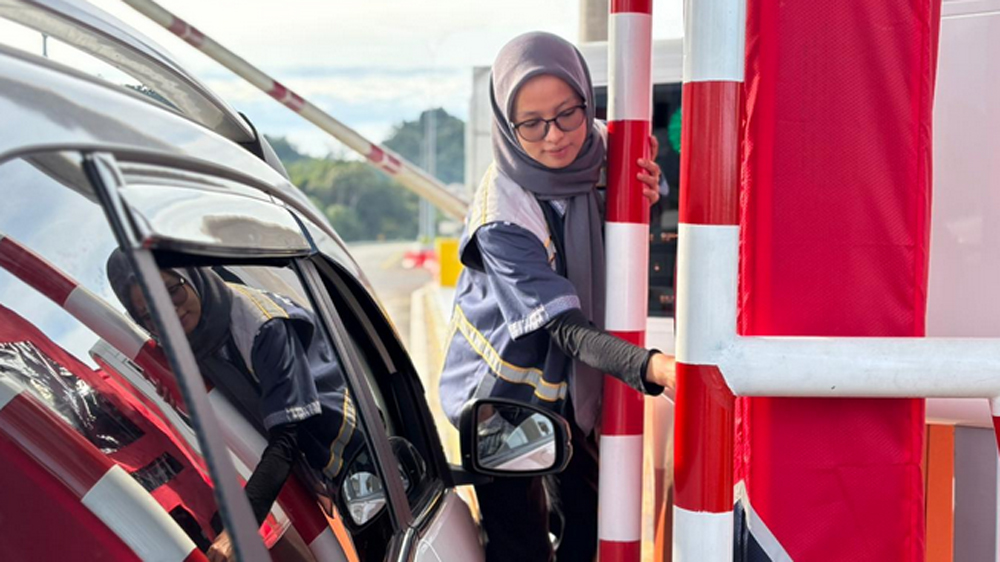 Libur panjang Isra Mi&rsquo;raj 2026, trafik Jalan Tol Trans Sumatera melonjak 28,78 persen. Hutama Karya pastikan layanan tol aman dan lancar.