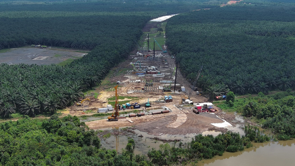 Tol Betung&ndash;Jambi Seksi 2B sepanjang 18,4 km menelan investasi Rp4,1 triliun. Ruas strategis JTTS ini jadi kunci konektivitas dan logistik Jambi.