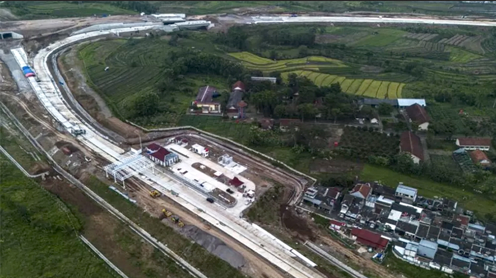 Tol Yogyakarta&ndash;Bawen mencatat progres 88 persen. Tahap akhir fokus pengerasan jalan, jembatan, dan fasilitas keselamatan penunjang konektivitas Jawa Tengah.