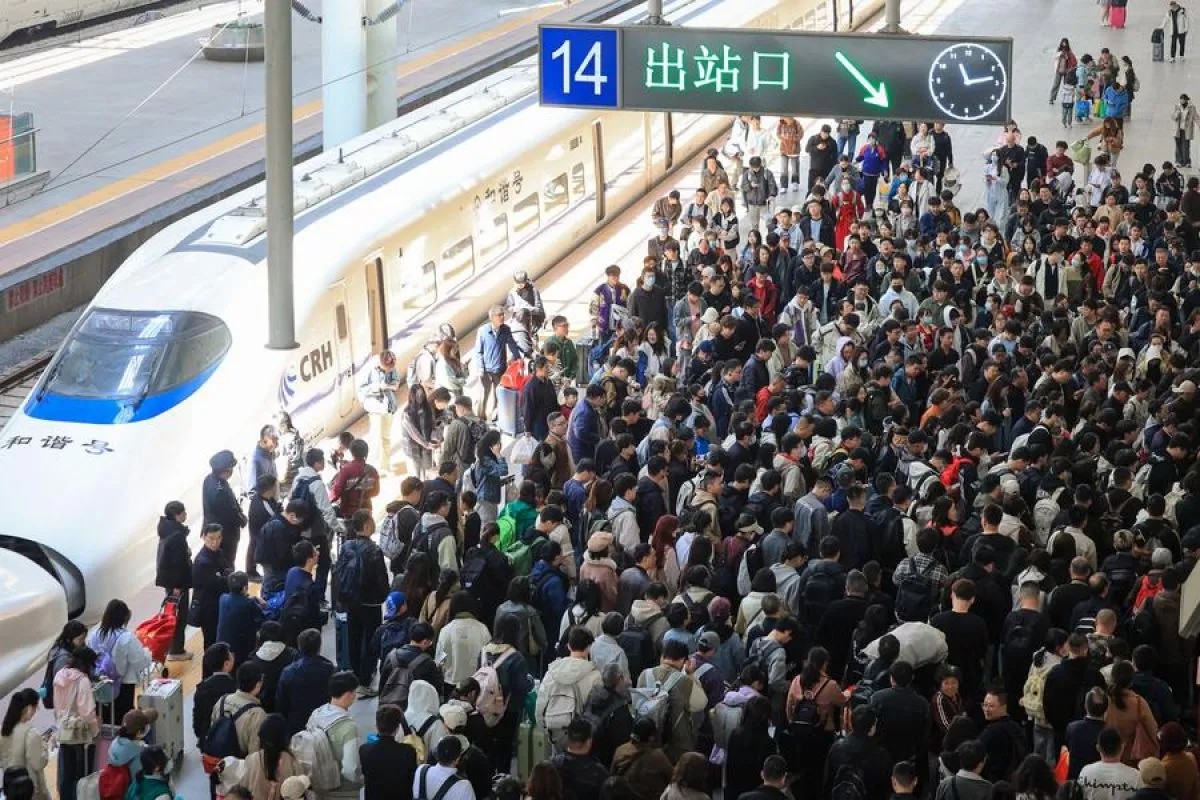 Tiket kereta arus mudik Imlek 2026 di China mulai dijual.