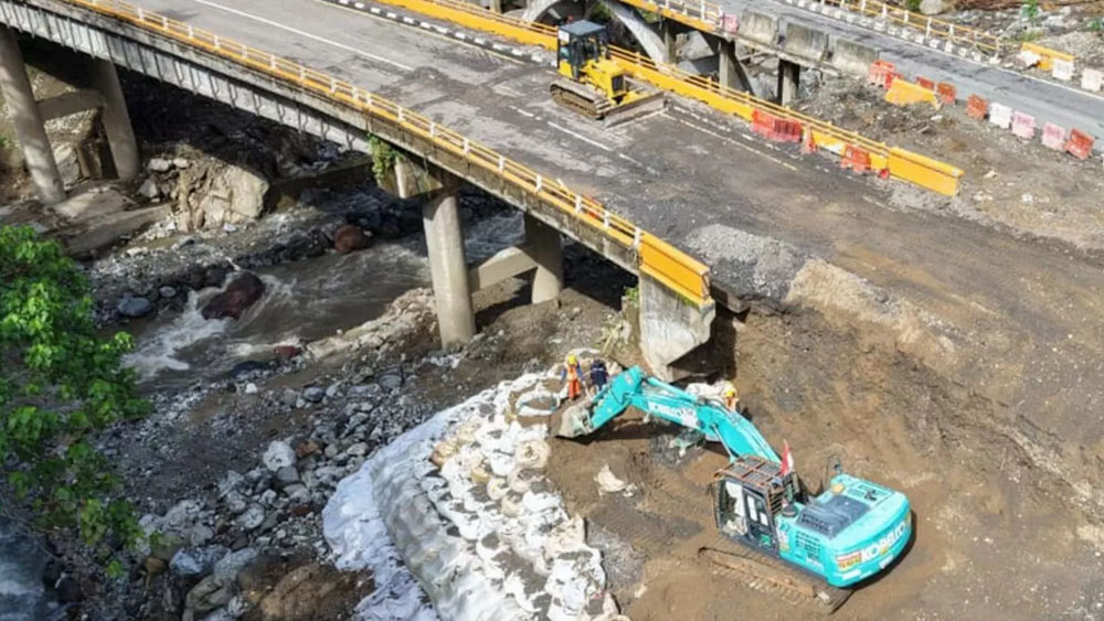 HKI mempercepat perbaikan permanen Jalan Padang-Bukittinggi via Lembah Anai sepanjang 5,8 km pascabencana, ditargetkan rampung Juli 2026.