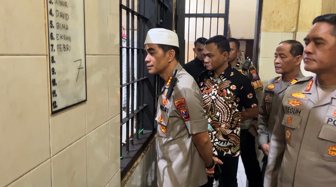 Kapolresta Banyuwangi cek Rutan, senpi, dan peralatan dinas.