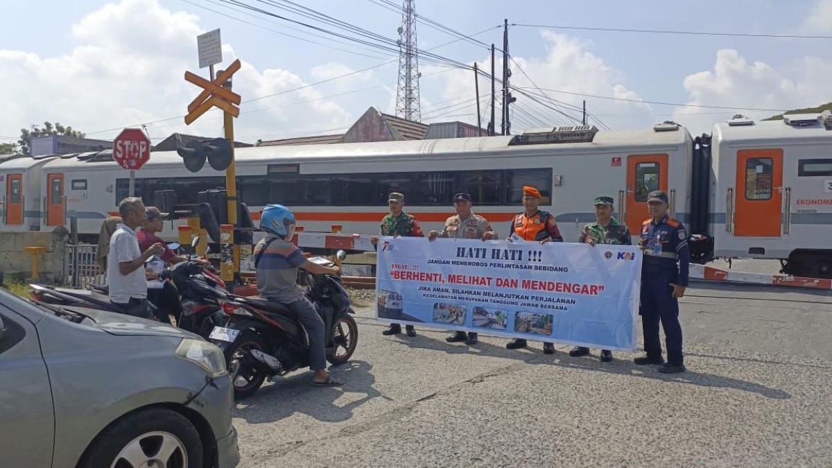 KAI Daop 4 Semarang gencarkan sosialisasi dan penutupan perlintasan liar.