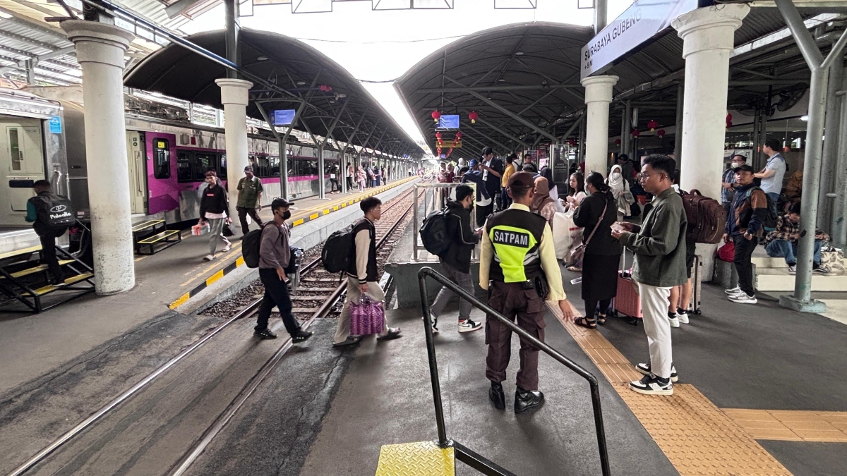 KAI Daop 8 Surabaya buka penjualan tiket Lebaran 2026.