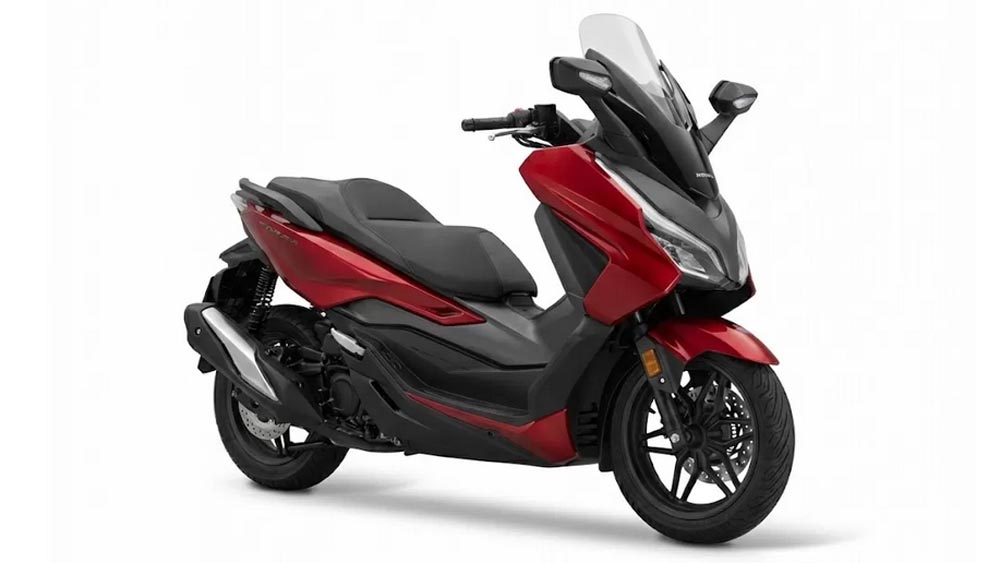 Suzuki Burgman 125 hadir sebagai skutik premium 125 cc irit BBM. Simak spesifikasi, fitur unggulan, konsumsi bensin, dan harga terbarunya.
