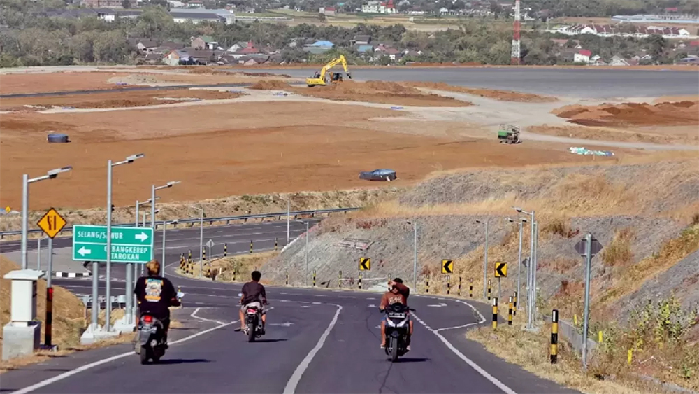 Jalan Tol Kediri-Tulungagung akan menjadi akses penghubung ke Bandara Dhoho dan kawasan sekitar.