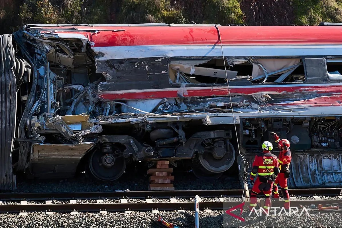 Kecelakaan kereta di Spanyol selatan diduga akibat rel retak.