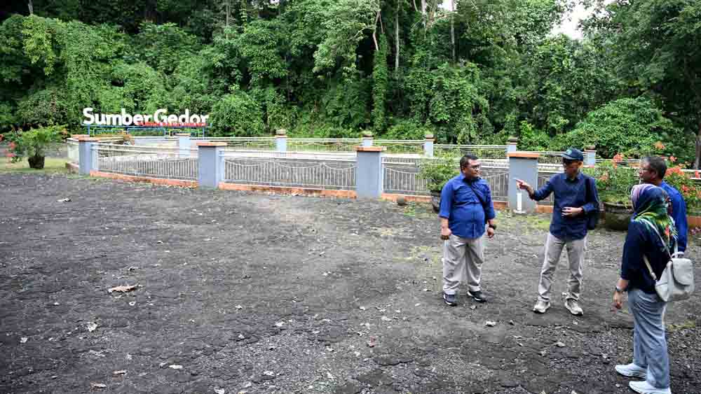 PUDAM Banyuwangi merawat tandon dan pipa air peninggalan Belanda sejak 1927. Infrastruktur bersejarah itu masih optimal dan kualitas air tetap terjaga.