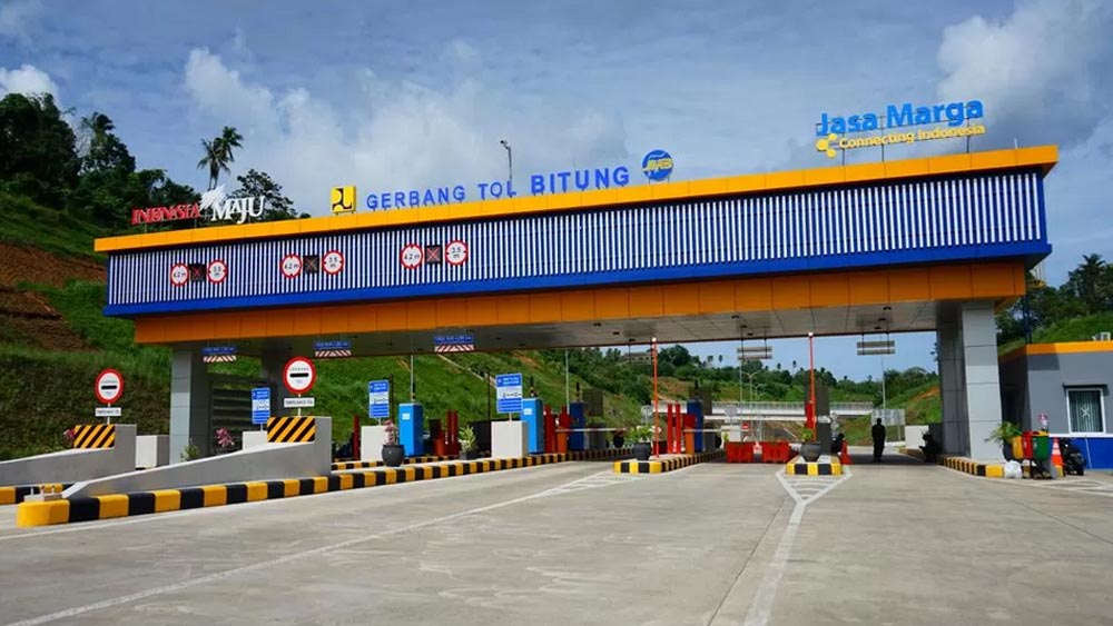 Jalan tol Manado&ndash;Bitung di Sulawesi Utara.