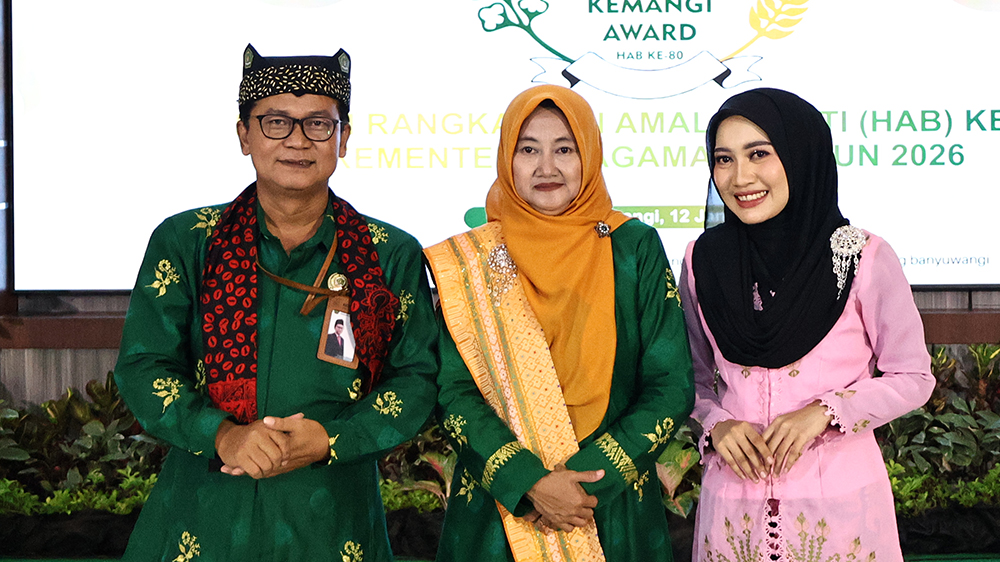 Kemenag Banyuwangi di bawah Chaironi Hidayat konsisten menggaungkan moderasi beragama melalui dialog lintas iman, ekoteologi, dan aksi sosial.