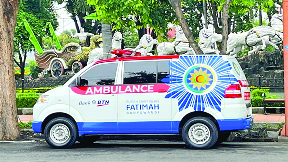 SIAGA: Ambulans RSI Fatimah Banyuwangi standby pukul 06.00&ndash;07.00 WIB di kawasan RTH Tirtawangi atau Patung Kuda Banyuwangi.