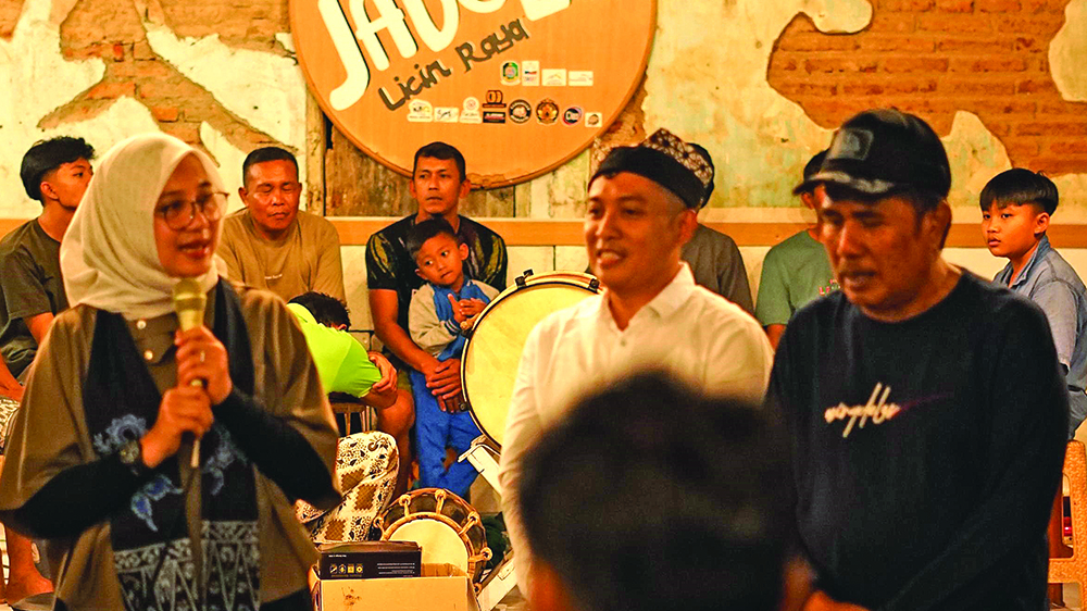 Camat Licin Donny Arsilo Sofyan raih Sunrise of Java Award 2026 berkat inovasi pariwisata berbasis budaya Osing dan kelestarian alam.