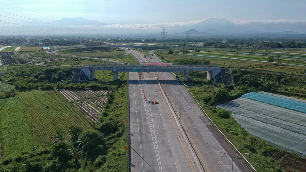 Tol Prosiwangi dipotret dari ketinggian.