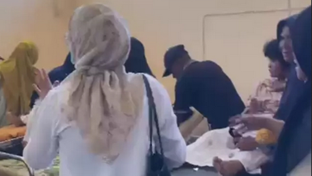Siswa yang diduga keracunan akibat menyantap paket MBG di Kabupaten Buol mendapat penanganan di fasilitas kesehatan.