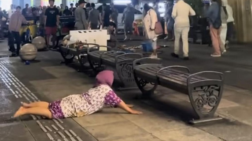 Viral pedagang sate meronta di Malioboro saat ditertibkan.