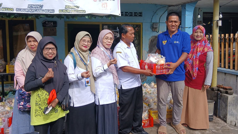 CEGAH TENGKES: Dilakukan distribusi MBG untuk B3 di rumah kader posyandu Kebalenan Senin (26/1).