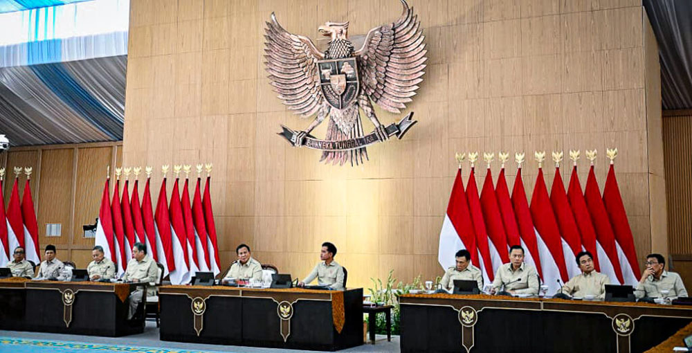 Presiden Prabowo Subianto menyampaikan Taklimat Awal Tahun kepada seluruh jajaran Kabinet Merah Putih di kediamannya di Hambalang, Kabupaten Bogor, pada Selasa, 6 Januari 2026.