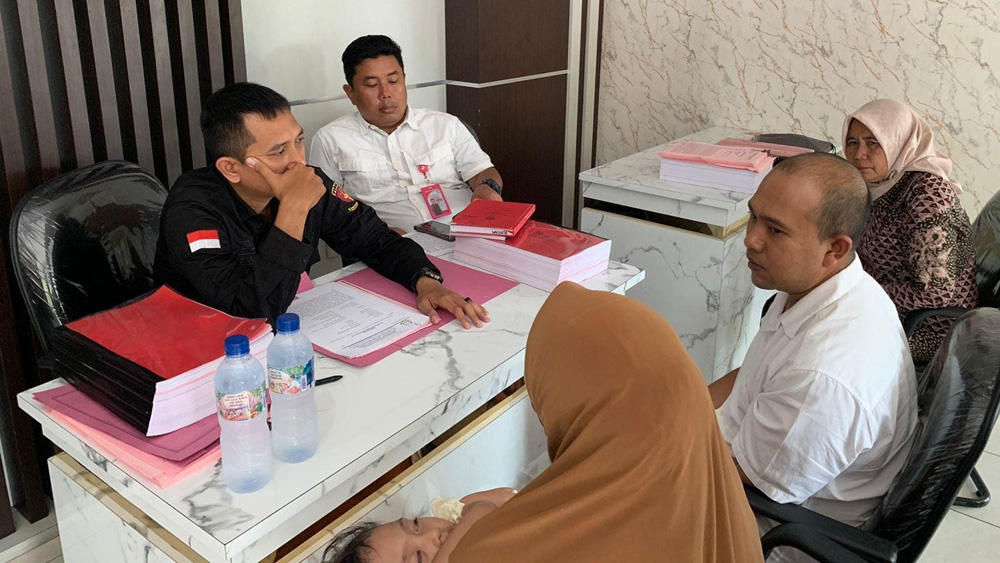 Kejari Banyuwangi menerima pelimpahan perkara penggelapan pajak Rp 16,2 miliar dari DJP Jatim III. Pasangan suami istri ditahan.