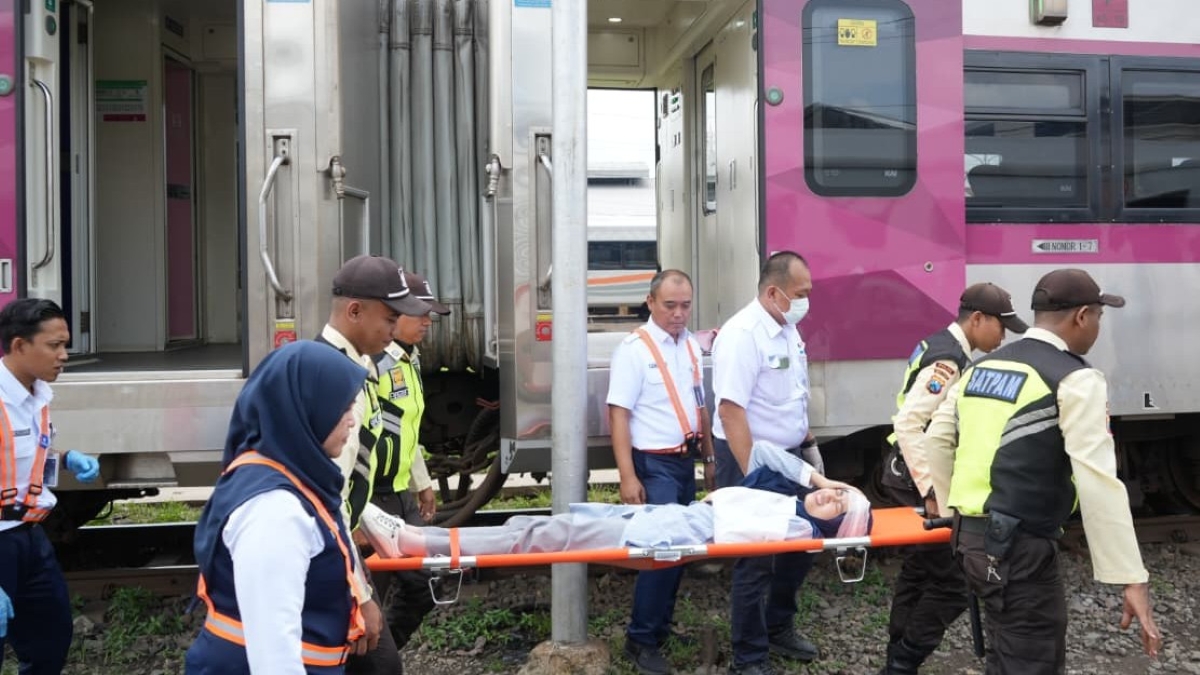 KAI Daop 8 Surabaya gelar simulasi tanggap darurat.