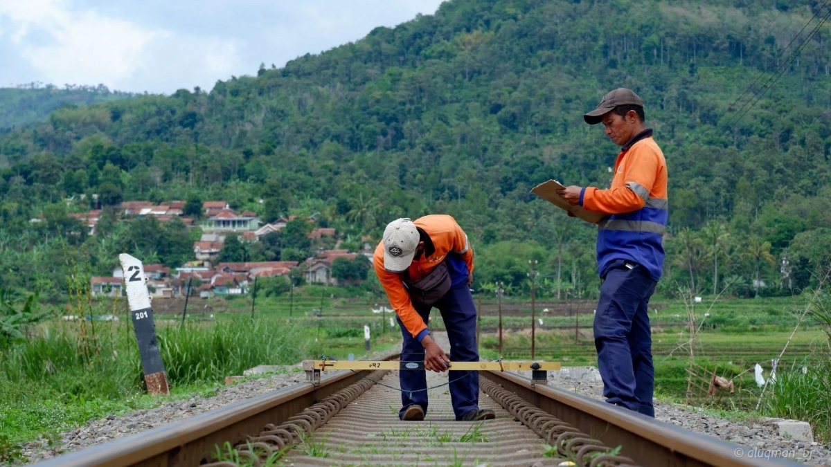 KAI siagakan AMUS dan ratusan petugas ekstra hadapi hujan ekstrem.