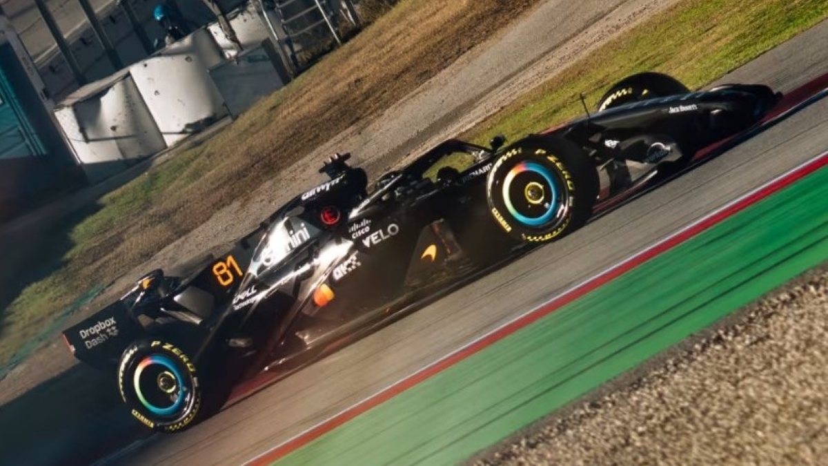 Oscar Piastri antusias usai menjajal mobil baru McLaren di Barcelona.