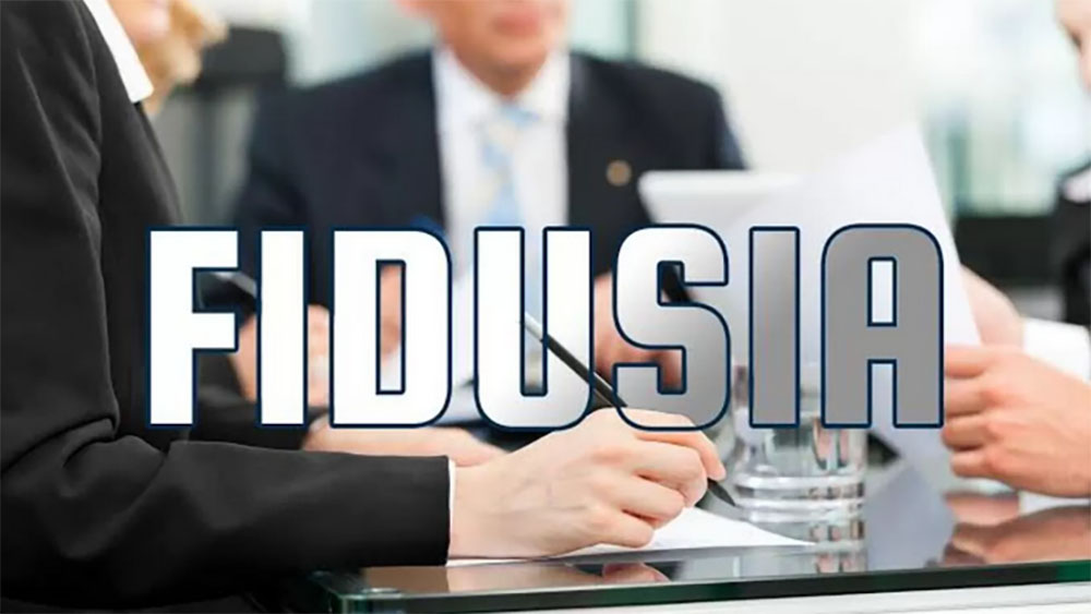 Fidusia merupakan suatu proses pengalihan hak kepemilikan dan Jaminan Fidusia adalah jaminan yang diberikan dalam bentuk Fidusia.