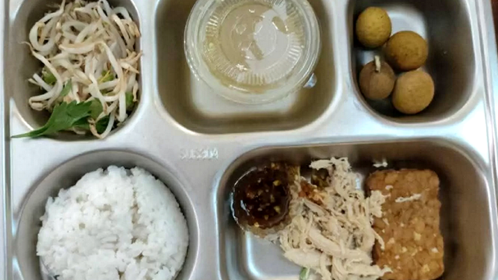 KERACUNAN: Menu MBG SMAN 2 Kudus yang disuplai SPPG Purwosari.