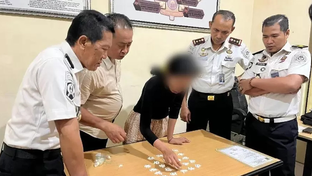 TERANCAM COPOT: Oknum nakes yang selundupkan pil koplo beberapa waktu lalu dicopot status PPPKnya.