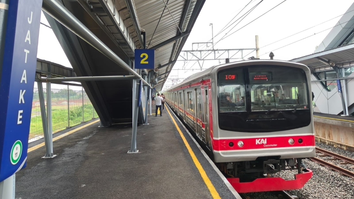 Stasiun Jatake catat ribuan penumpang di awal operasional.