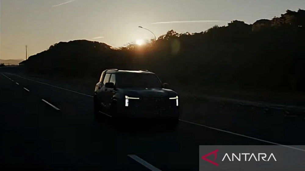 Tangkapan layar tampilan mobil yang diperkirakan Mitsubishi Pajero baru dalam video pemasaran perusahaan.