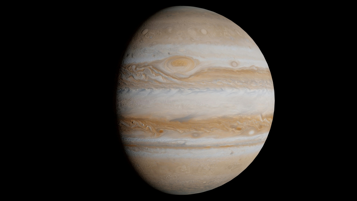 Penelitian terbaru mengungkap Jupiter lebih kecil dan pipih.